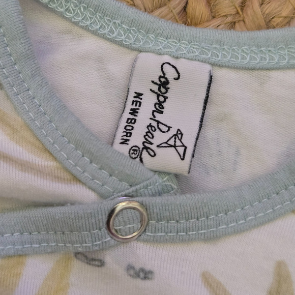 Copper Pearl Dinosaur Era Knotted Gown Newborn Excellent condition uNisex Baby - Picture 3 of 4